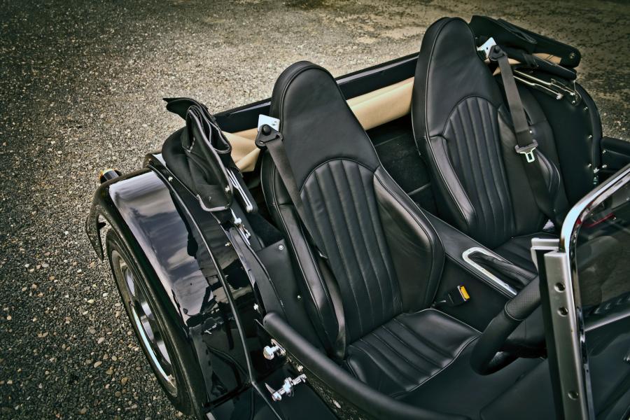 Интерьер Morgan Plus 8 2012 года  (UK) (фото 1 из 15)